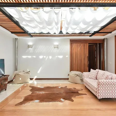 Villa Maspalomas Royale Luxury Retreat In Gran Canaria Private Heated Pool Charming Outdoor Dining Area Bbq Nestled In The Heart Of, Las Palmas de Gran Canaria