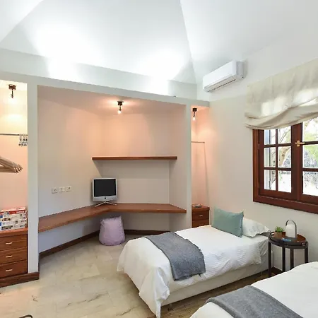 Villa Maspalomas Royale Luxury Retreat In Gran Canaria Private Heated Pool Charming Outdoor Dining Area Bbq Nestled In The Heart Of, Las Palmas de Gran Canaria