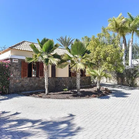 Maspalomas Royale Luxury Retreat In Gran Canaria Private Heated Pool Charming Outdoor Dining Area Bbq Nestled In The Heart Of, Villa Las Palmas de Gran Canaria